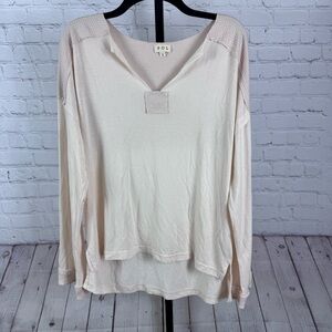 POL Cream Color Long Sleeve T-Shirt V-Neck Size Large